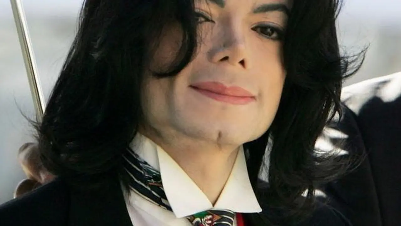 تقرير تشريح جثة مايكل جاكسون بعد 16 عامًا يكشف طعنات وتعاطي مخدرات كانت السبب في وفاته